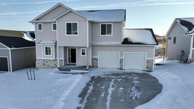 712 Plainside Avenue, Norwalk, IA 50211