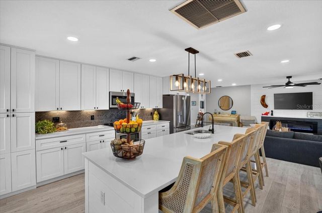 7204 13TH AVENUE W, Bradenton, FL 34209