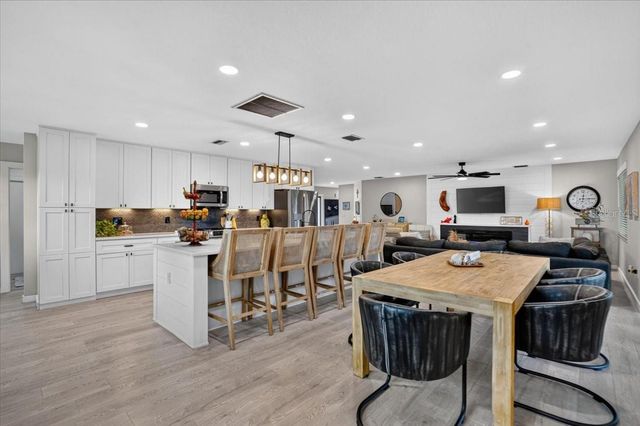 7204 13TH AVENUE W, Bradenton, FL 34209