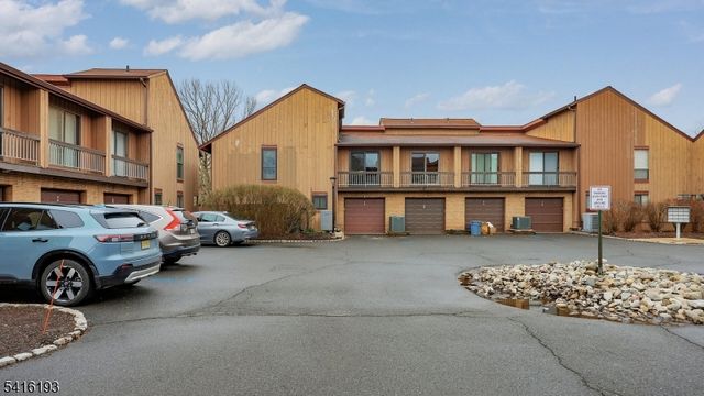 118 Bluebird Dr 4A, Hillsborough Twp., NJ 08844