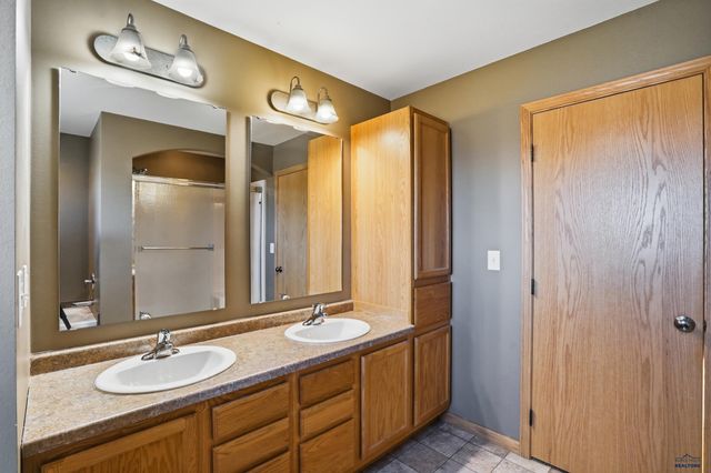 2925 ORCHARD LN, Rapid City, SD 57703