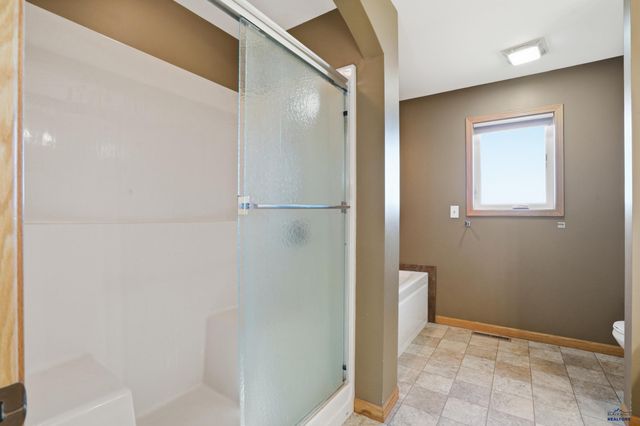 2925 ORCHARD LN, Rapid City, SD 57703