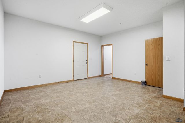 2925 ORCHARD LN, Rapid City, SD 57703