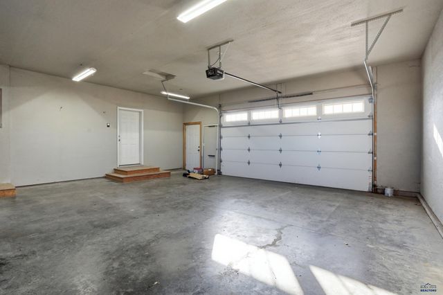 2925 ORCHARD LN, Rapid City, SD 57703