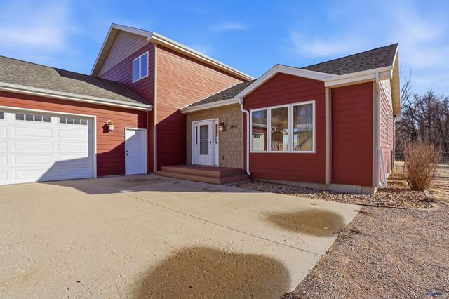 2925 ORCHARD LN, Rapid City, SD 57703