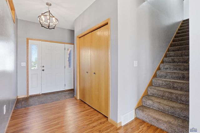 2925 ORCHARD LN, Rapid City, SD 57703