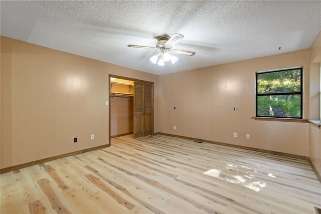 34 Leatherwood Drive, Holiday Island, AR 72631