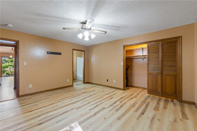 34 Leatherwood Drive, Holiday Island, AR 72631