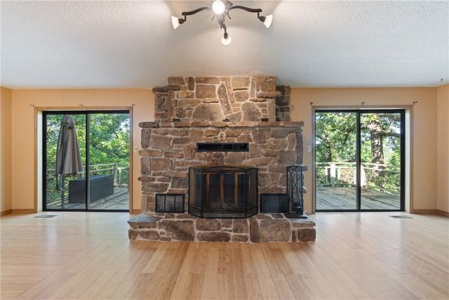 34 Leatherwood Drive, Holiday Island, AR 72631