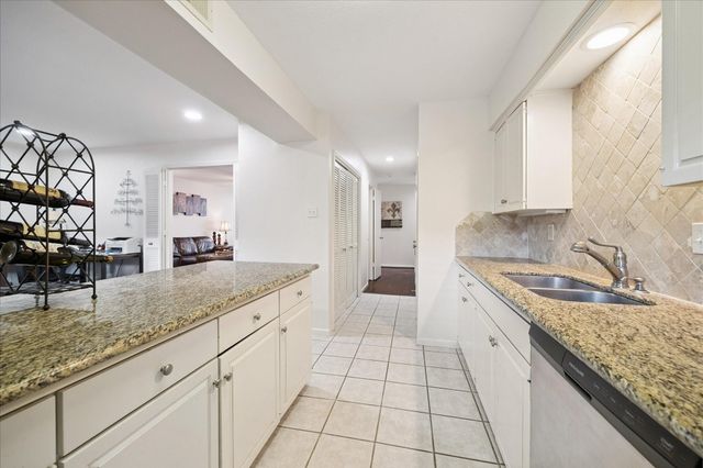 5826 Doliver Drive 55, Houston, TX 77057