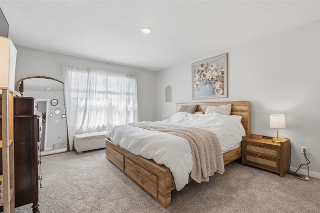 7603 Crossroads Drive SW, Cedar Rapids, IA 52404