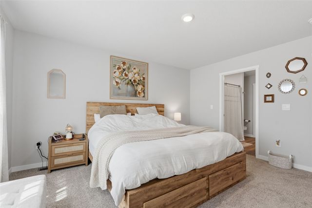7603 Crossroads Drive SW, Cedar Rapids, IA 52404