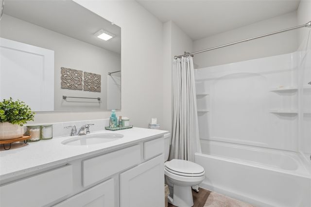 7603 Crossroads Drive SW, Cedar Rapids, IA 52404