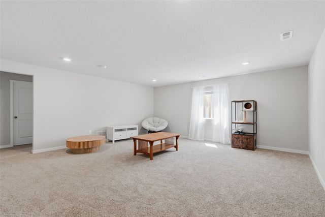 7603 Crossroads Drive SW, Cedar Rapids, IA 52404