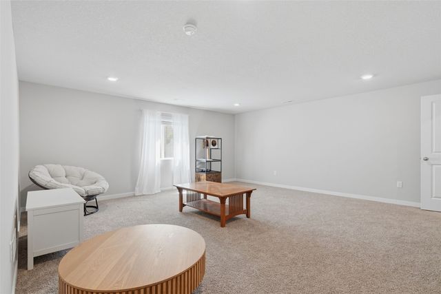 7603 Crossroads Drive SW, Cedar Rapids, IA 52404