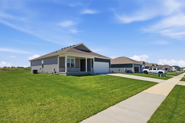 7603 Crossroads Drive SW, Cedar Rapids, IA 52404