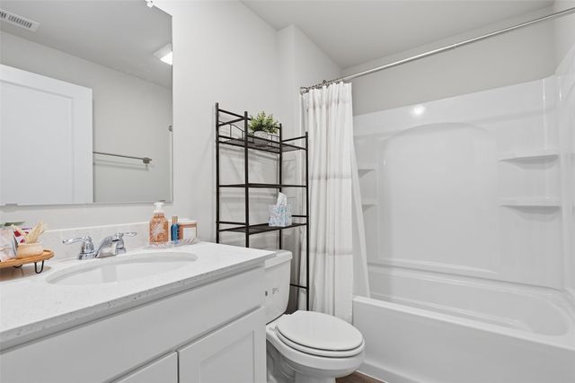 7603 Crossroads Drive SW, Cedar Rapids, IA 52404