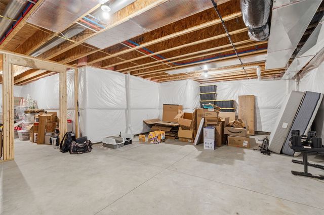 7603 Crossroads Drive SW, Cedar Rapids, IA 52404