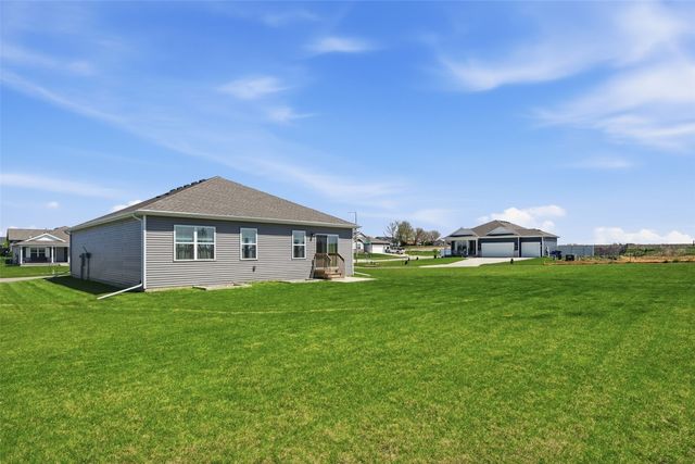 7603 Crossroads Drive SW, Cedar Rapids, IA 52404