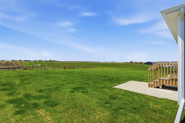 7603 Crossroads Drive SW, Cedar Rapids, IA 52404
