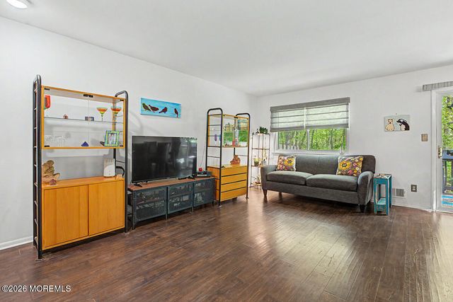 73 Letts Court 164, Matawan, NJ 07747