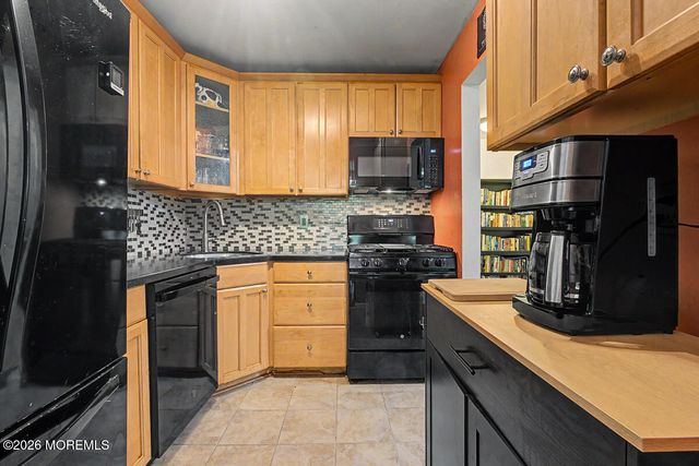 73 Letts Court 164, Matawan, NJ 07747