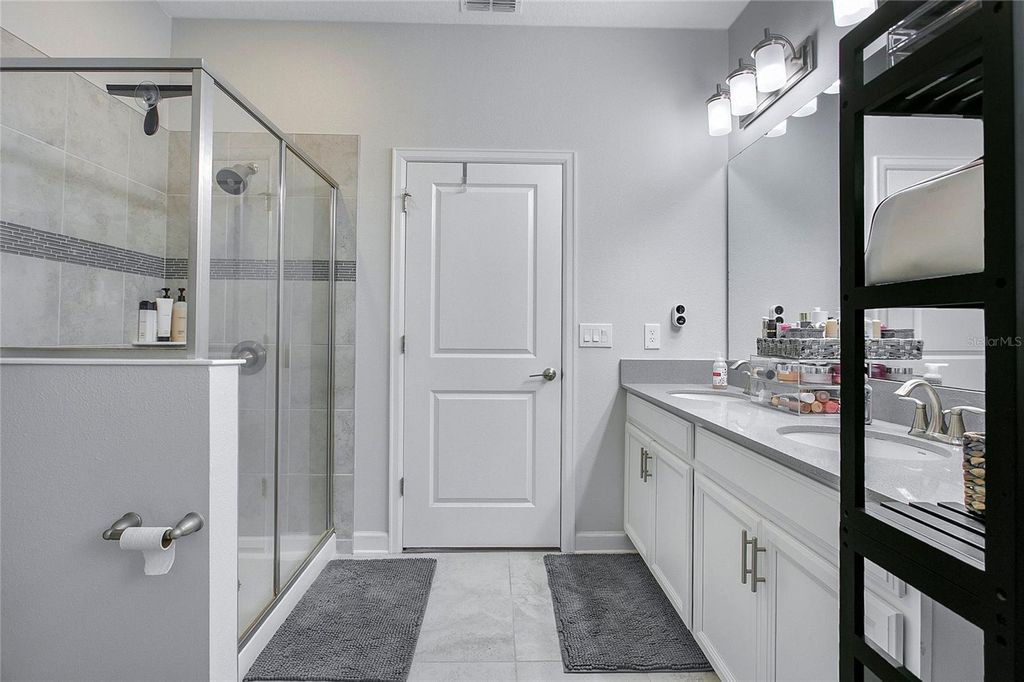 Image 12 of property listing at 11879 FICTION AVENUE, Orlando, FL 32832