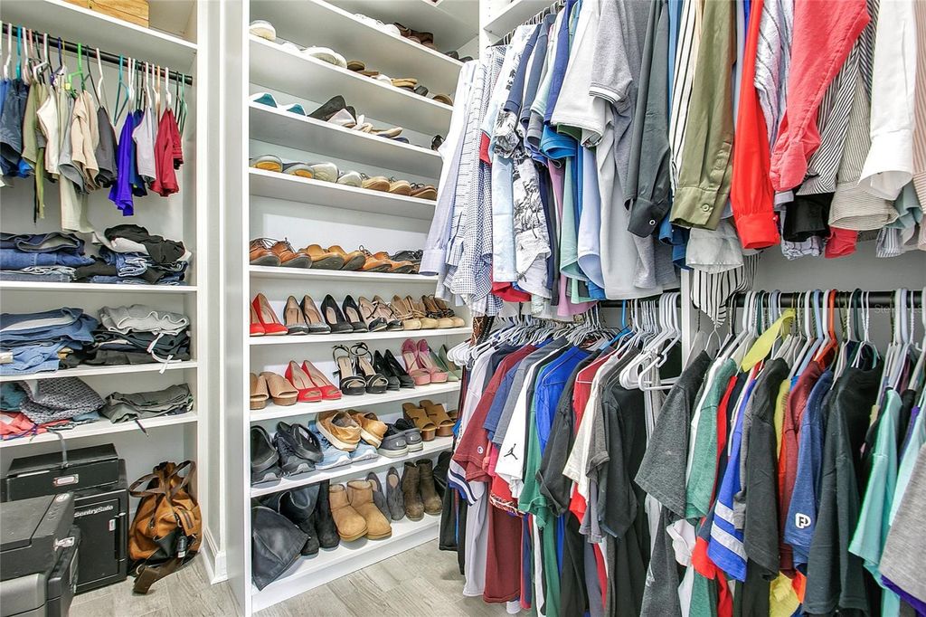 Image 13 of property listing at 11879 FICTION AVENUE, Orlando, FL 32832