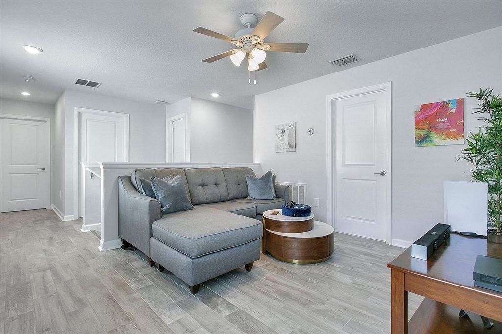 Image 15 of property listing at 11879 FICTION AVENUE, Orlando, FL 32832