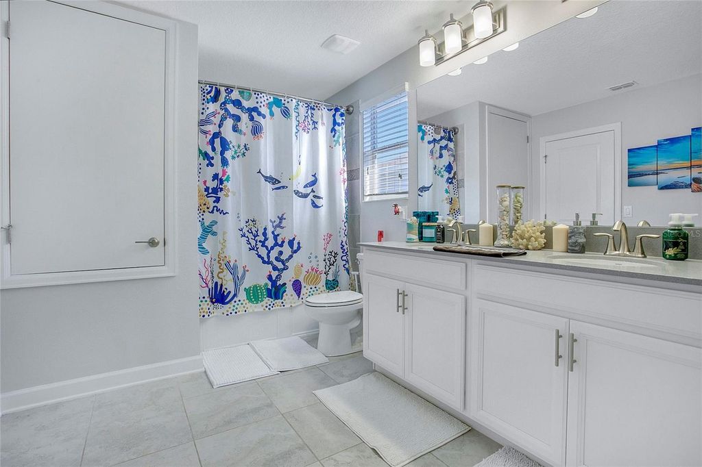 Image 18 of property listing at 11879 FICTION AVENUE, Orlando, FL 32832