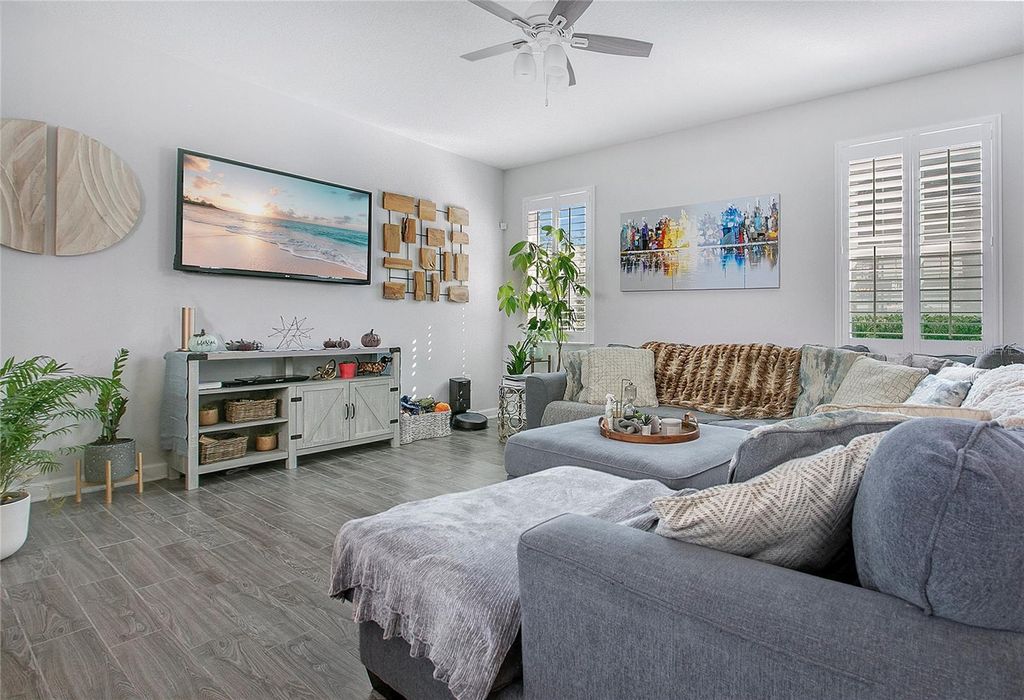 Image 3 of property listing at 11879 FICTION AVENUE, Orlando, FL 32832