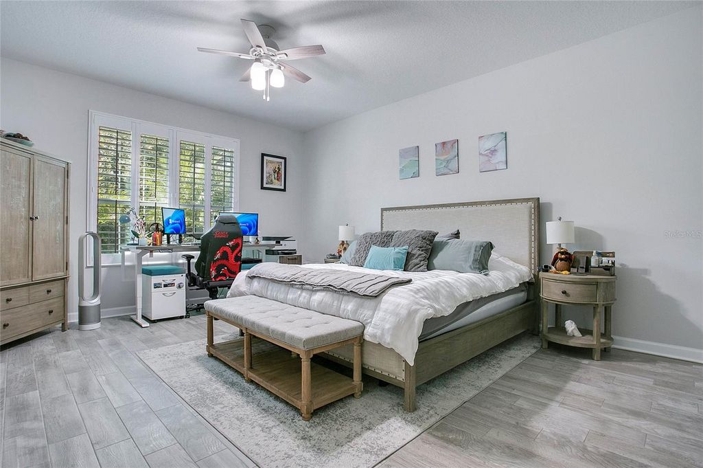 Image 9 of property listing at 11879 FICTION AVENUE, Orlando, FL 32832