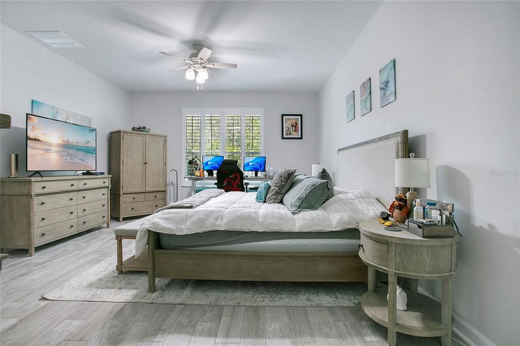 Image 10 of property listing at 11879 FICTION AVENUE, Orlando, FL 32832