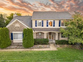 2069 W View Court, Lake Orion, MI 48360