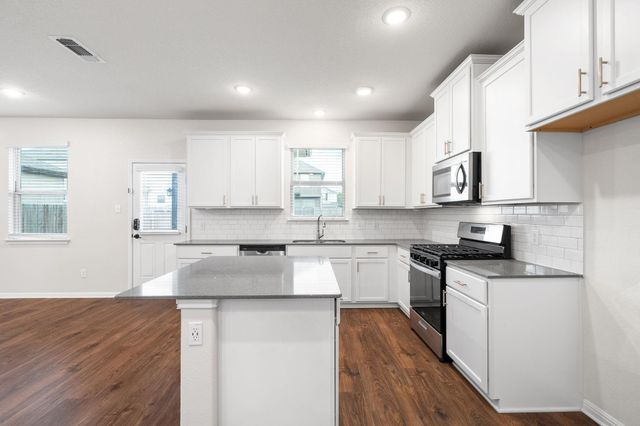 195 White Horses DR, Kyle, TX 78640