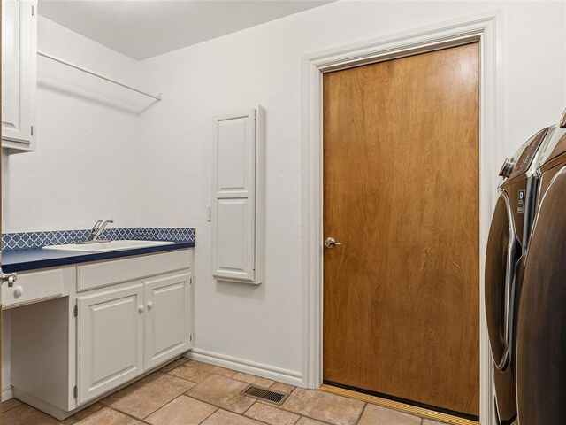 3913 Shortgrass Circle, Edmond, OK 73003