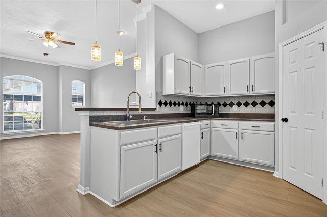 2710 Grants Lake Boulevard L8, Sugar Land, TX 77479