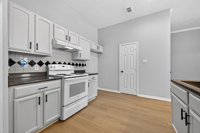 2710 Grants Lake Boulevard L8, Sugar Land, TX 77479