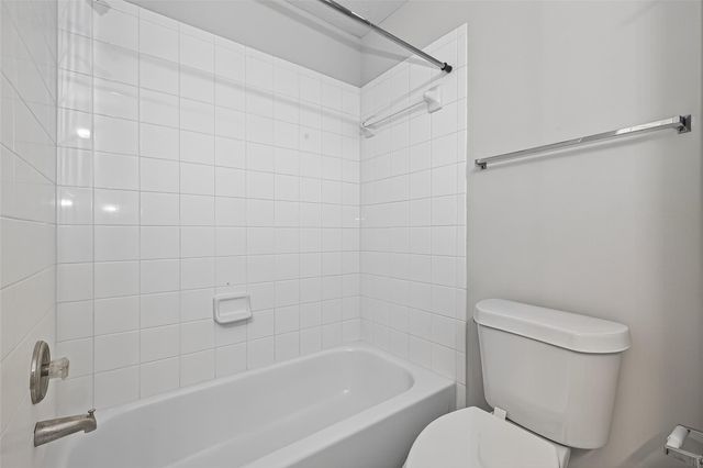 2710 Grants Lake Boulevard L8, Sugar Land, TX 77479