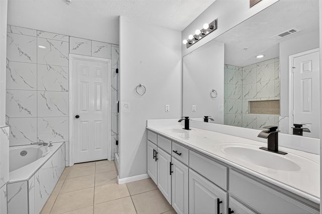 2710 Grants Lake Boulevard L8, Sugar Land, TX 77479