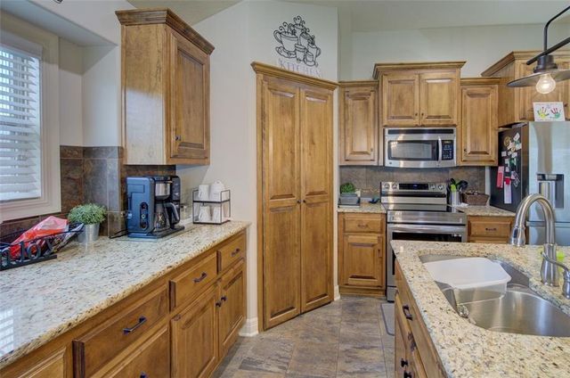 13305 N Copper Ridge Drive, Platte City, MO 64079