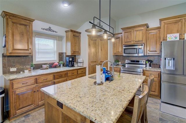 13305 N Copper Ridge Drive, Platte City, MO 64079