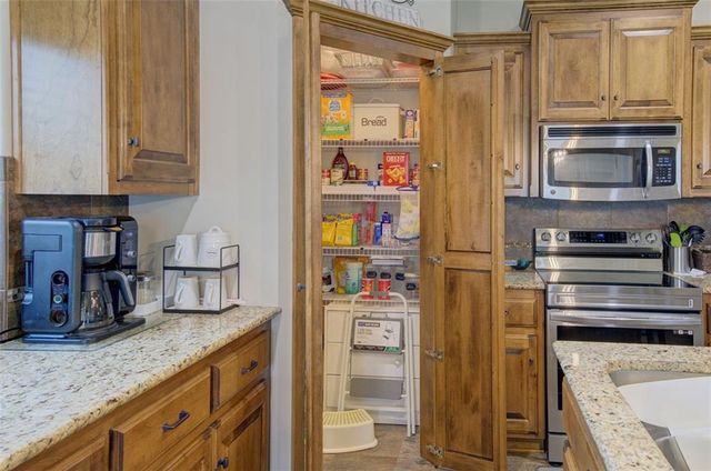 13305 N Copper Ridge Drive, Platte City, MO 64079