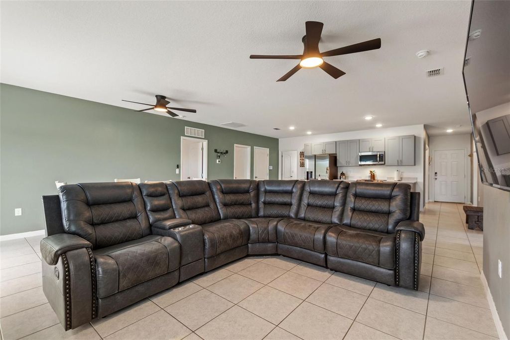 Image 3 of property listing at 1106 ALTHEA DRIVE, Indian Lake Estates, FL 33855