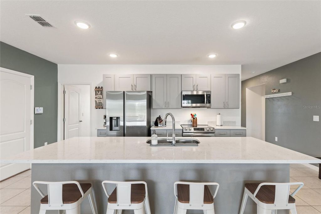 Image 8 of property listing at 1106 ALTHEA DRIVE, Indian Lake Estates, FL 33855