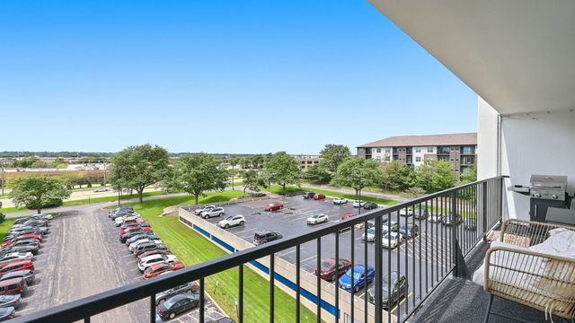 2005 S Finley Road 604, Lombard, IL 60148