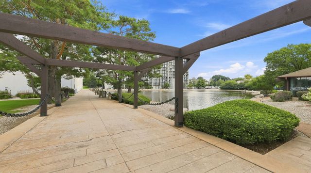 2005 S Finley Road 604, Lombard, IL 60148