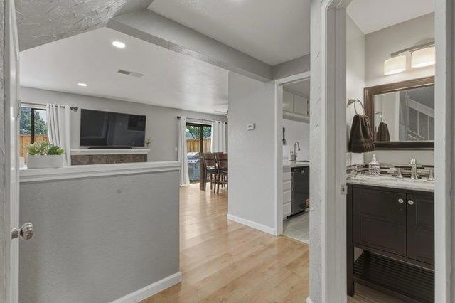 702 Gettysburg Way, Gilroy, CA 95020