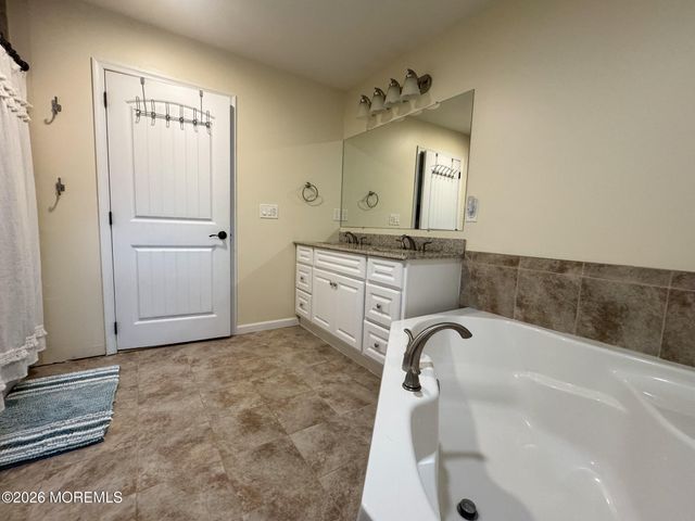 137 Bowsprit Road, Manahawkin, NJ 08050