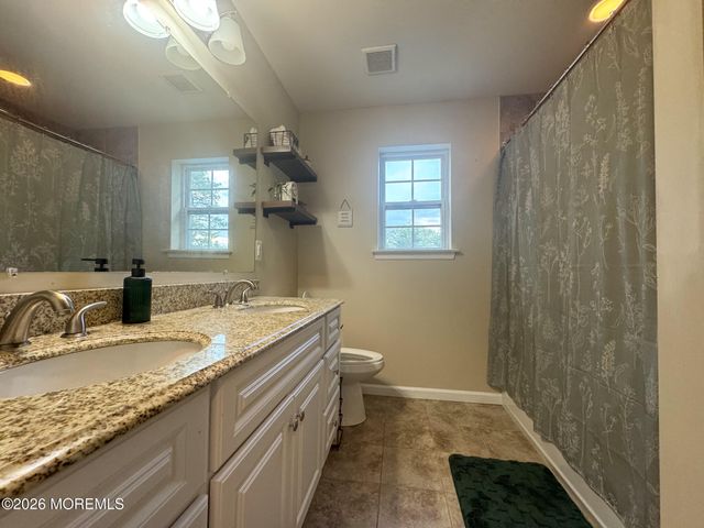 137 Bowsprit Road, Manahawkin, NJ 08050